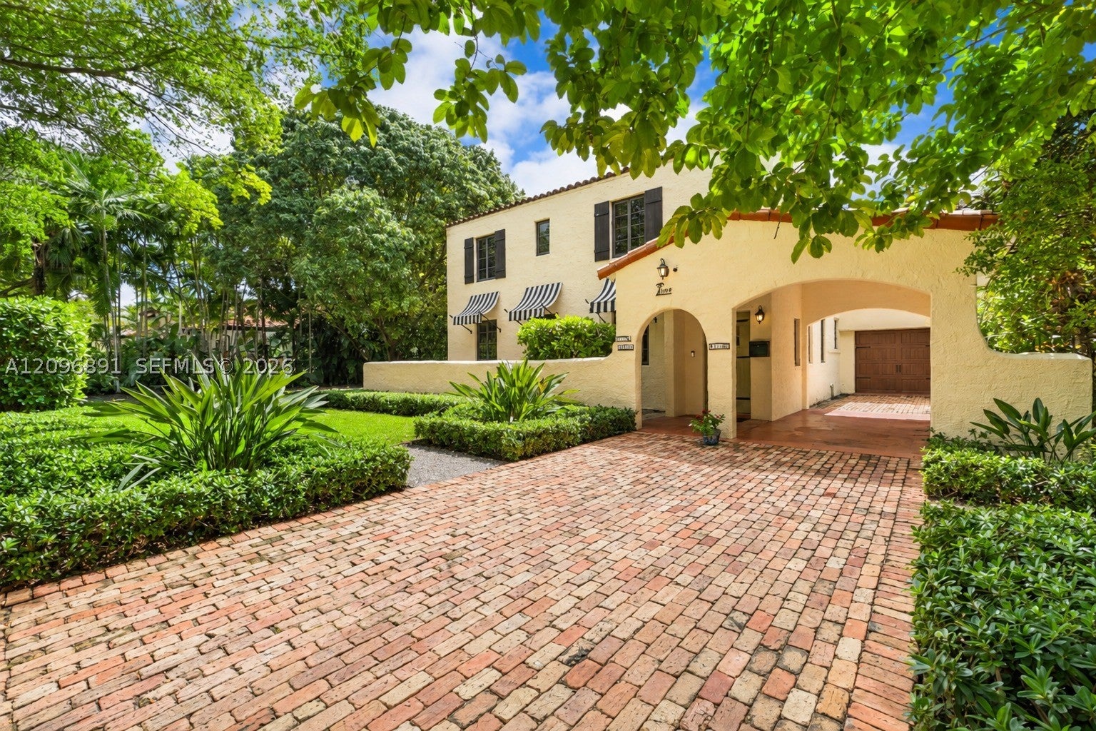 1140 Asturia Ave, Coral Gables, FL, 33134/$4,200,000 3 1140 Asturia Ave