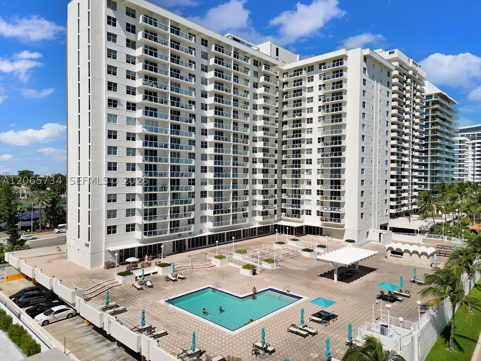 5701 Collins Ave 319