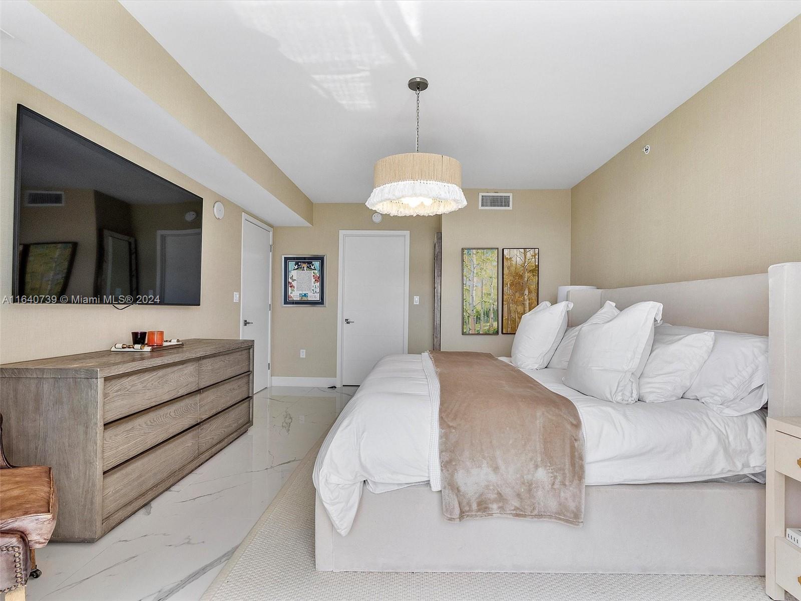 BAY HARBOR ISLANDS - Residential