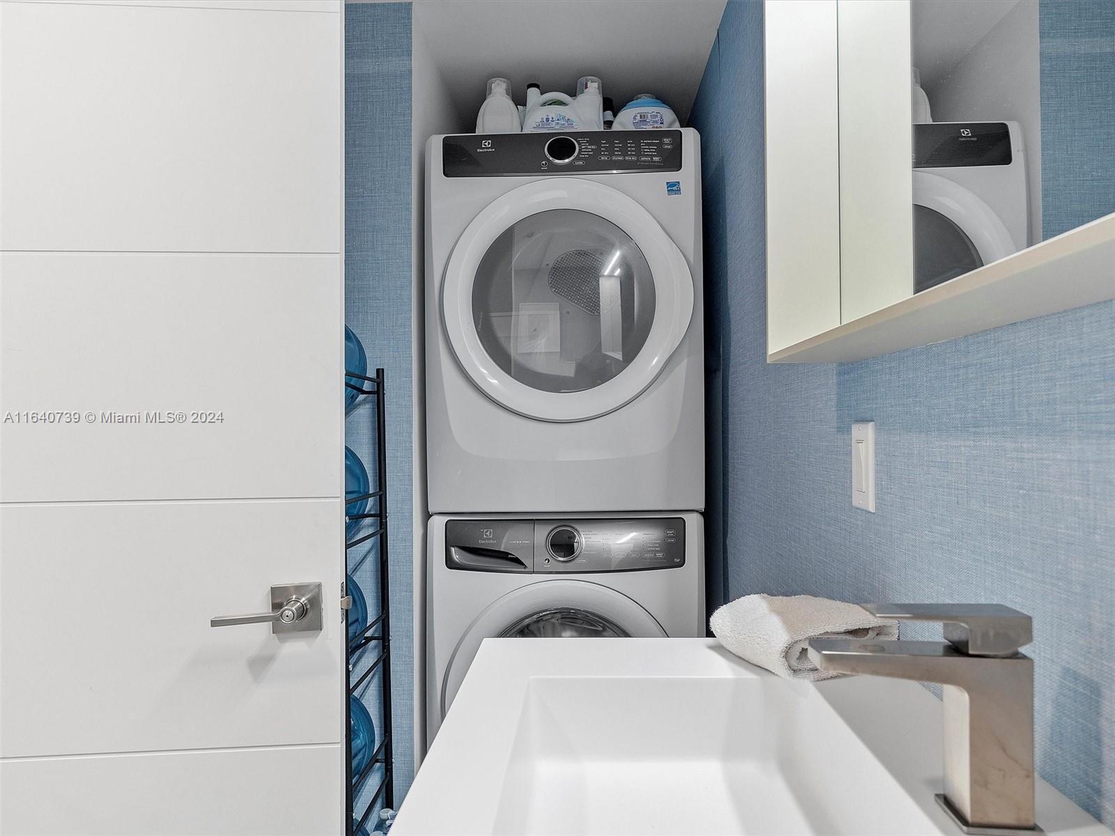 BAY HARBOR ISLANDS - Residential