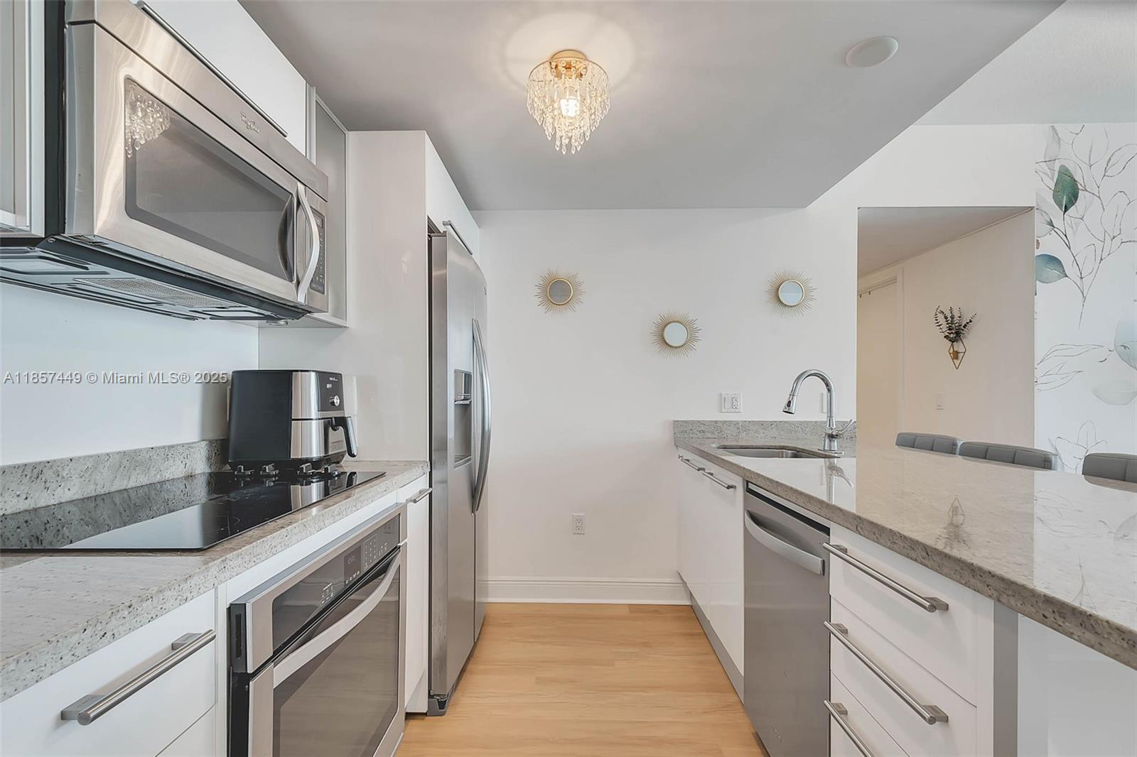 185 SW 7th St 2204