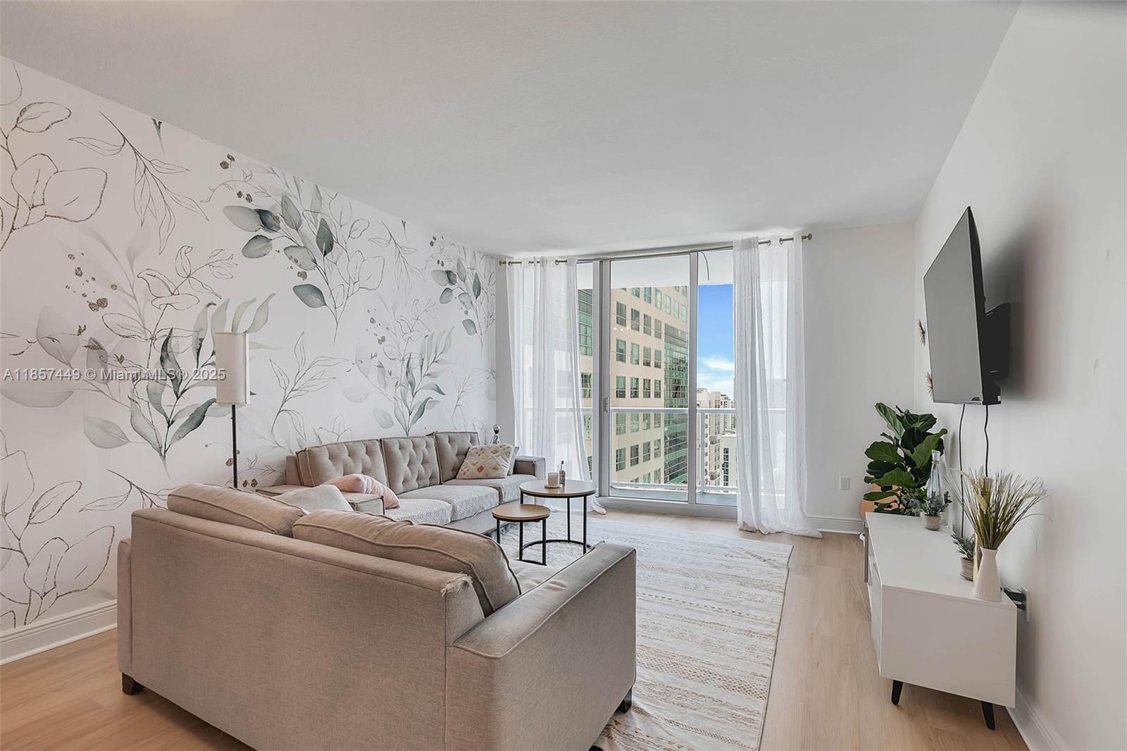 185 SW 7th St 2204