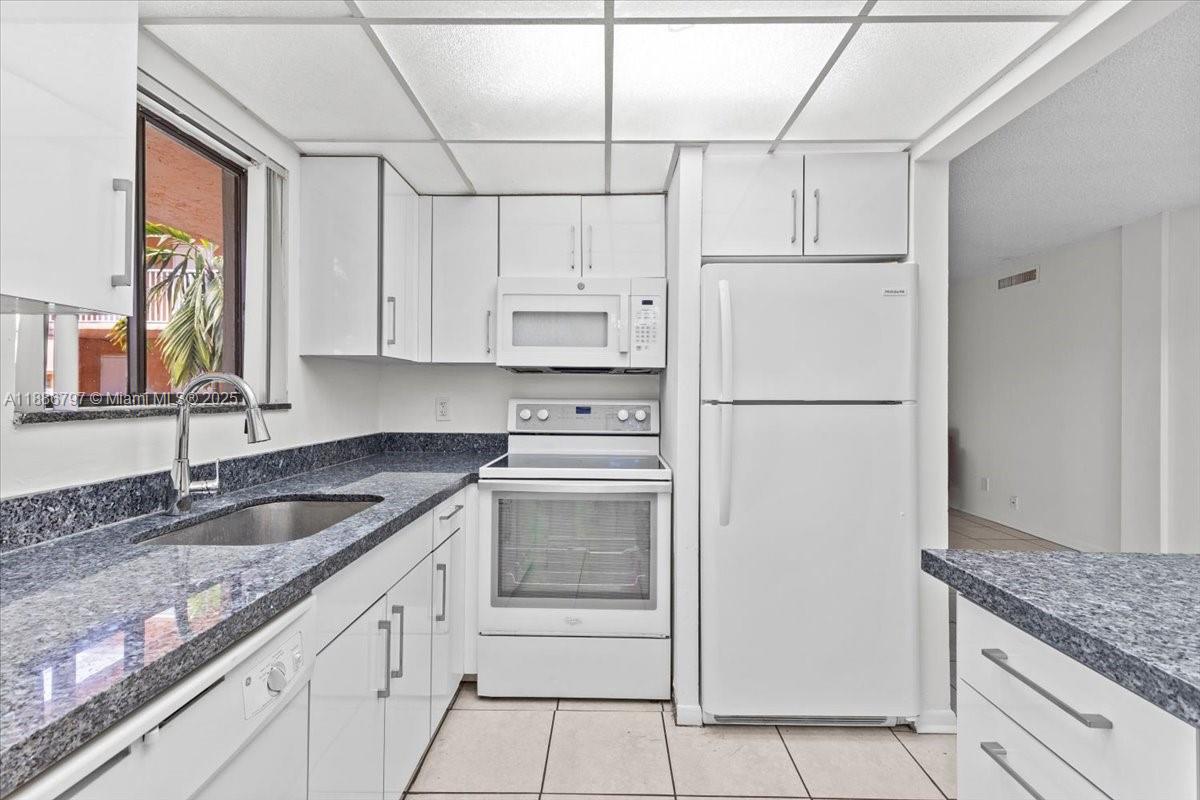 COURTYARDS AT DAVIE CONDO - Residential Lease