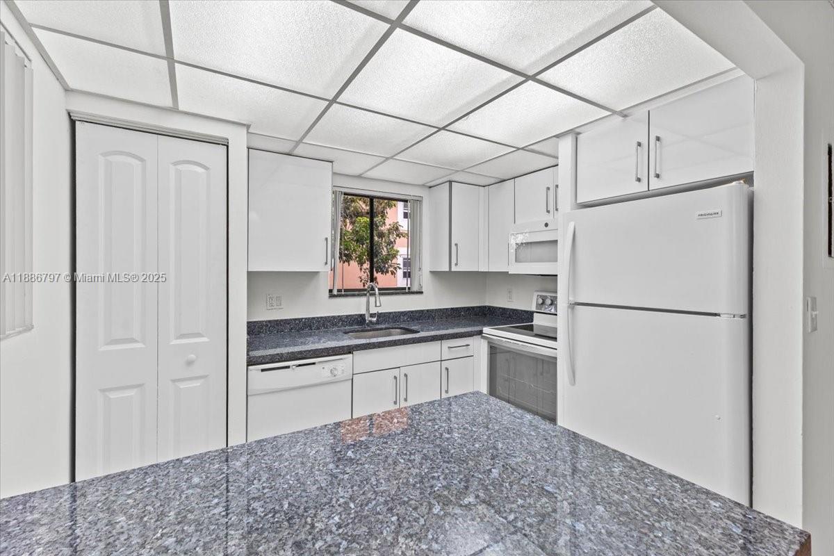 COURTYARDS AT DAVIE CONDO - Residential Lease
