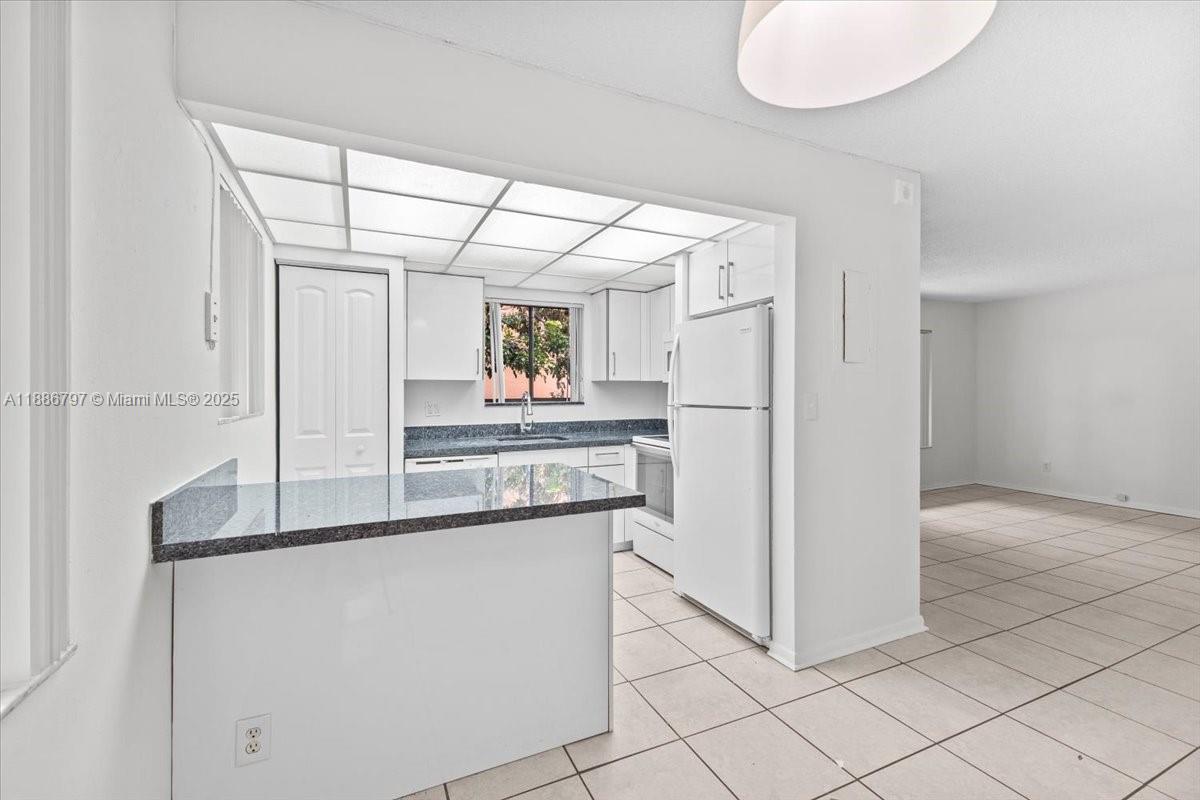COURTYARDS AT DAVIE CONDO - Residential Lease
