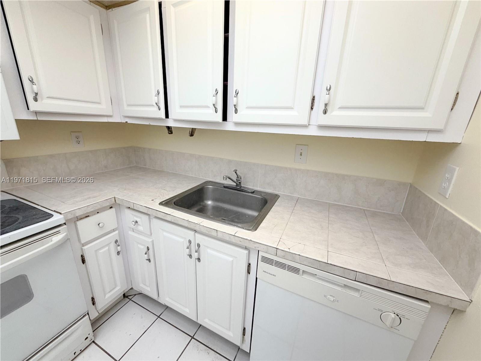 498 NW 165th St Rd D-202