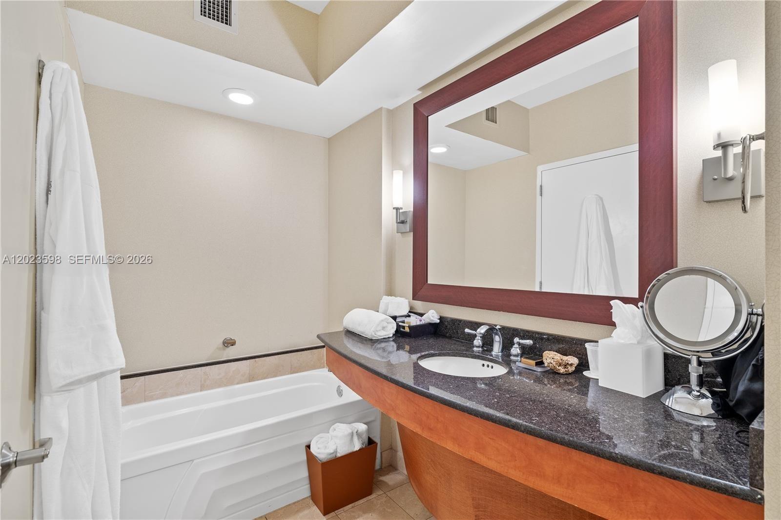 TRUMP INTERNATIONAL SONES - Residential