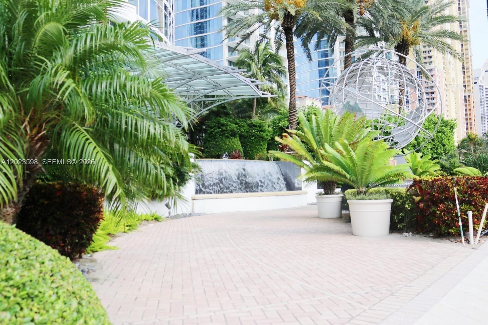 TRUMP INTERNATIONAL SONES - Residential