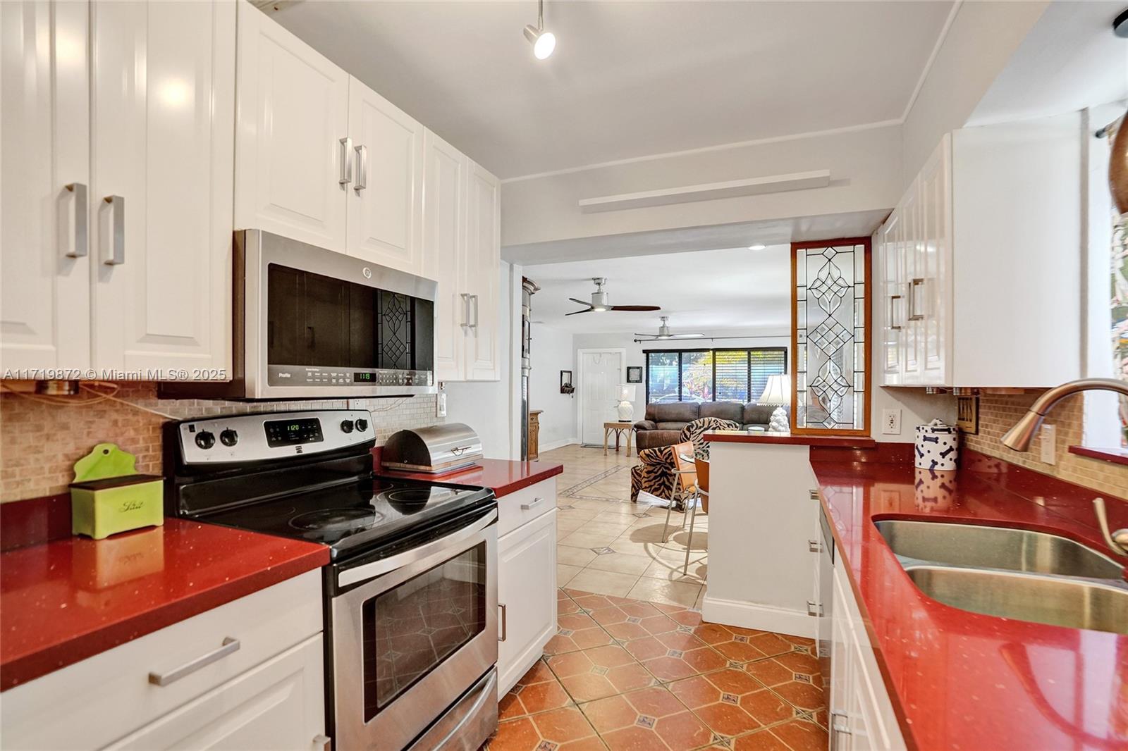 1911 Dewey St, Hollywood, Broward County, Florida - 2 Bedrooms  
2 Bathrooms - 