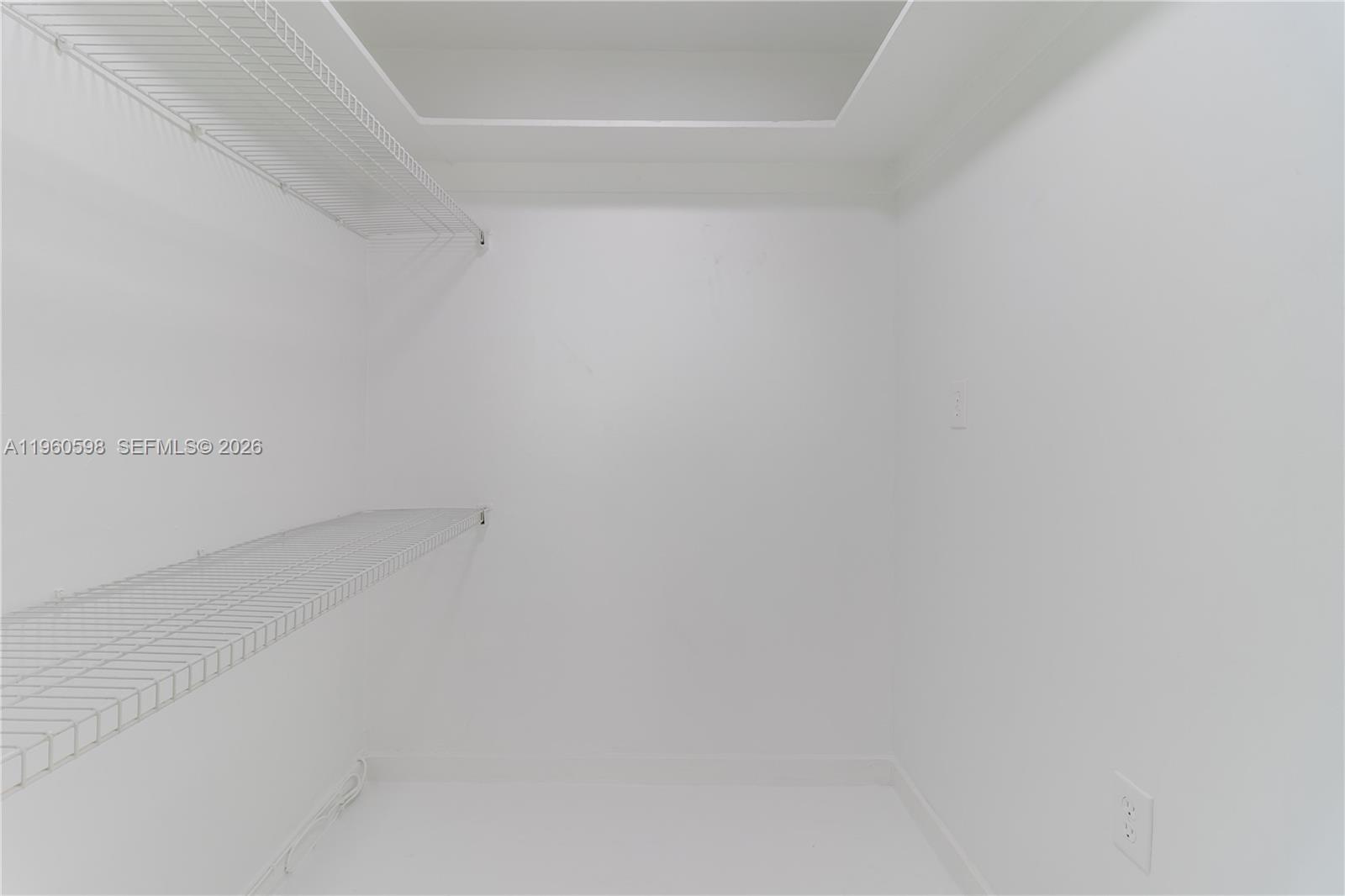 711 CONDO - Residential