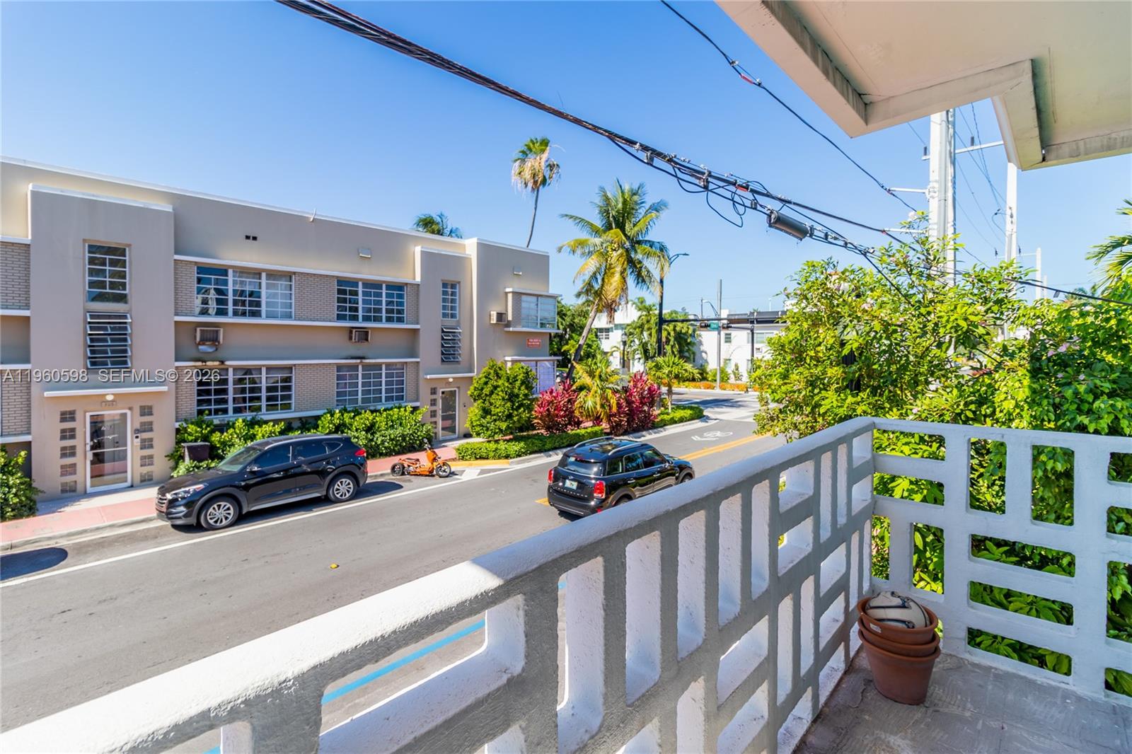 711 CONDO - Residential