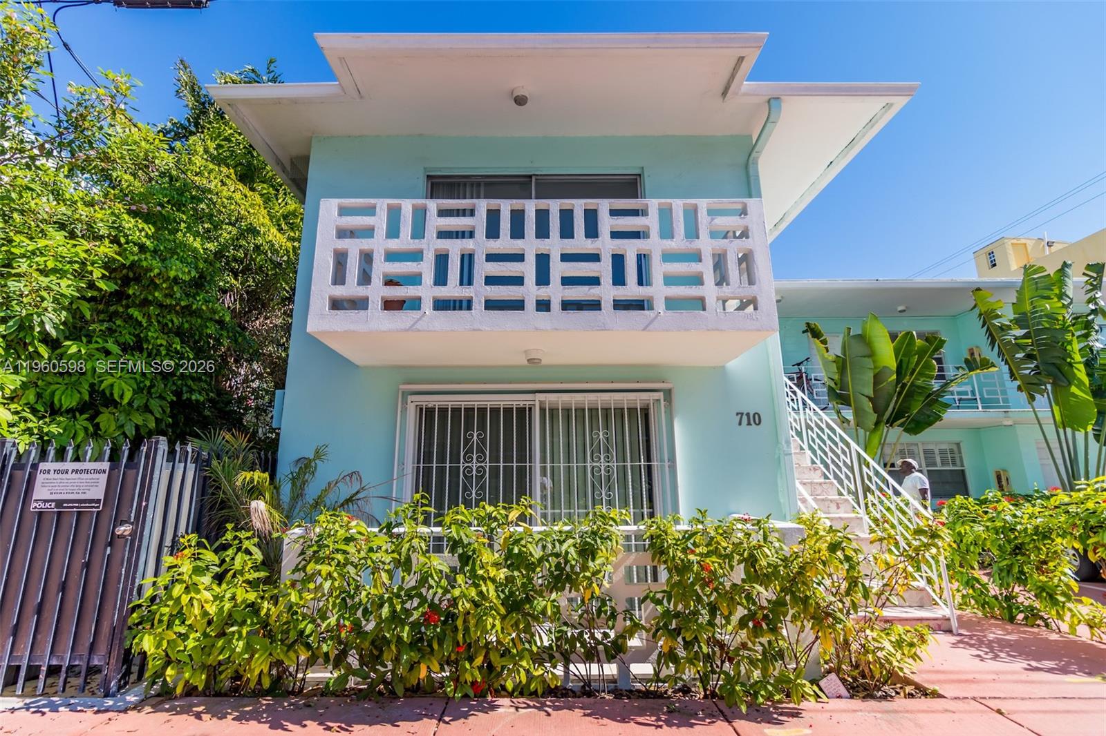 711 CONDO - Residential