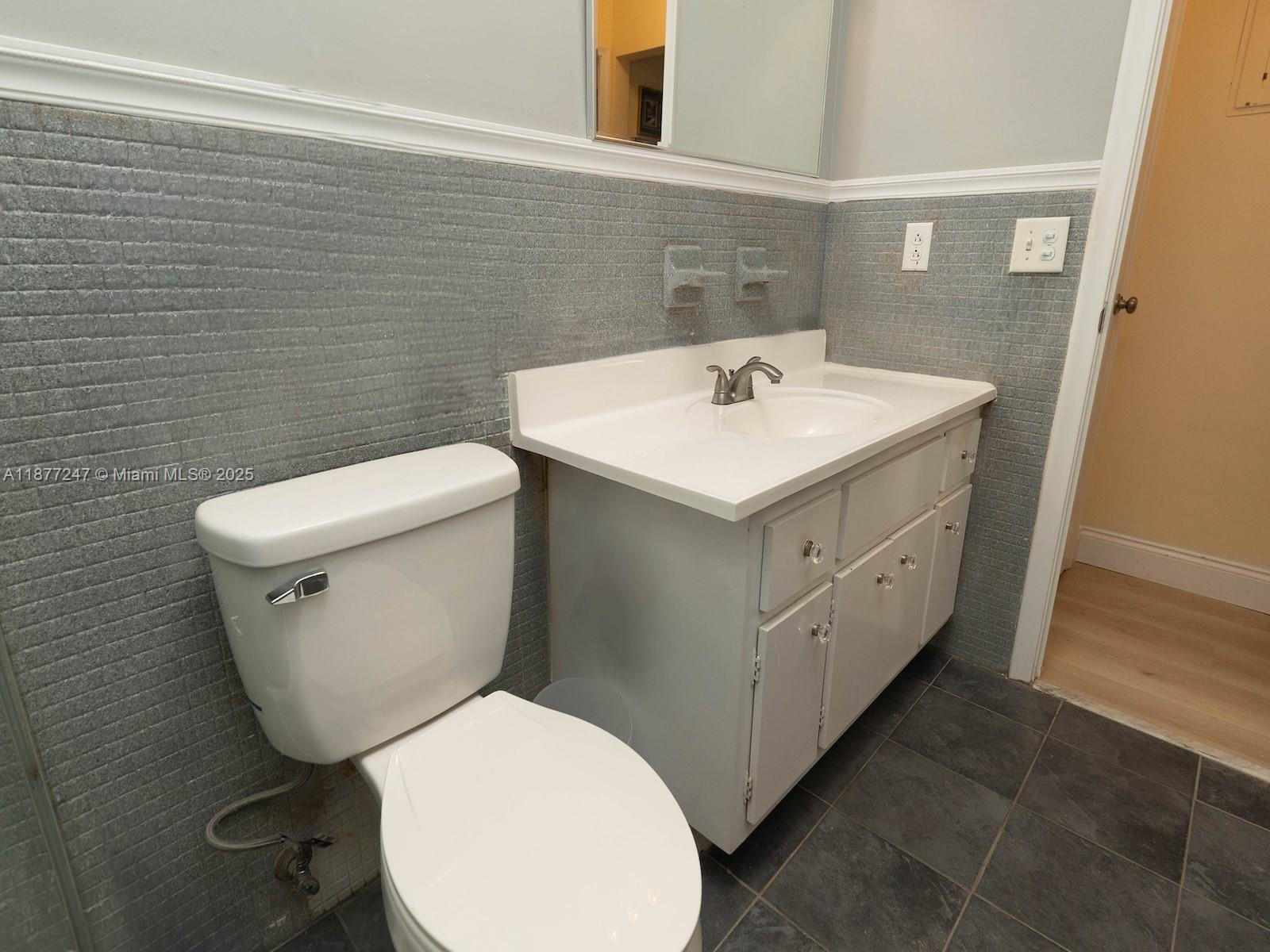 VENETIAN PARK GARDENS CON - Residential Lease