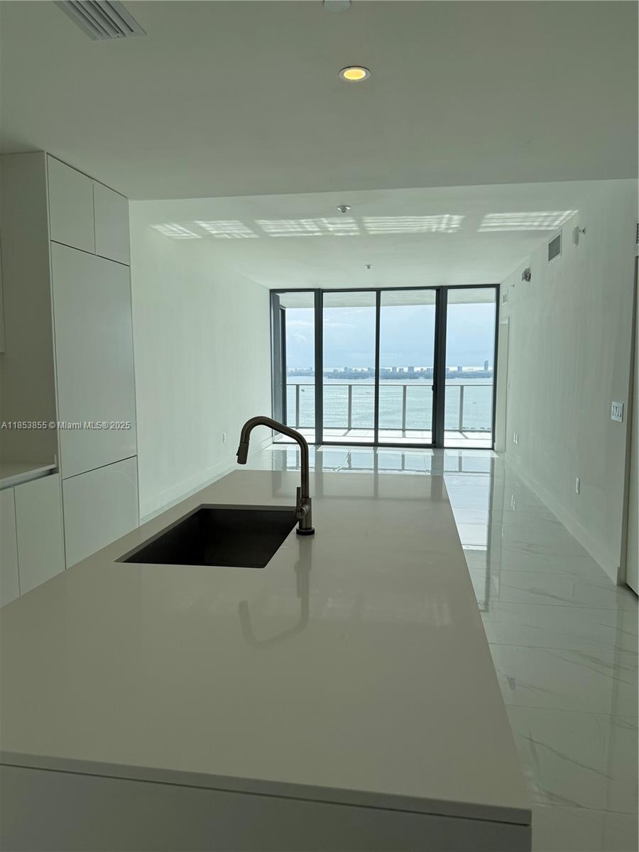 ARIA RESERVE - Residential Lease