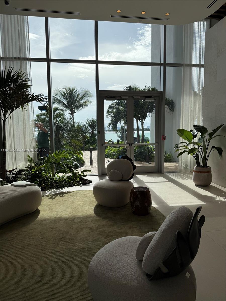 ARIA RESERVE - Residential Lease