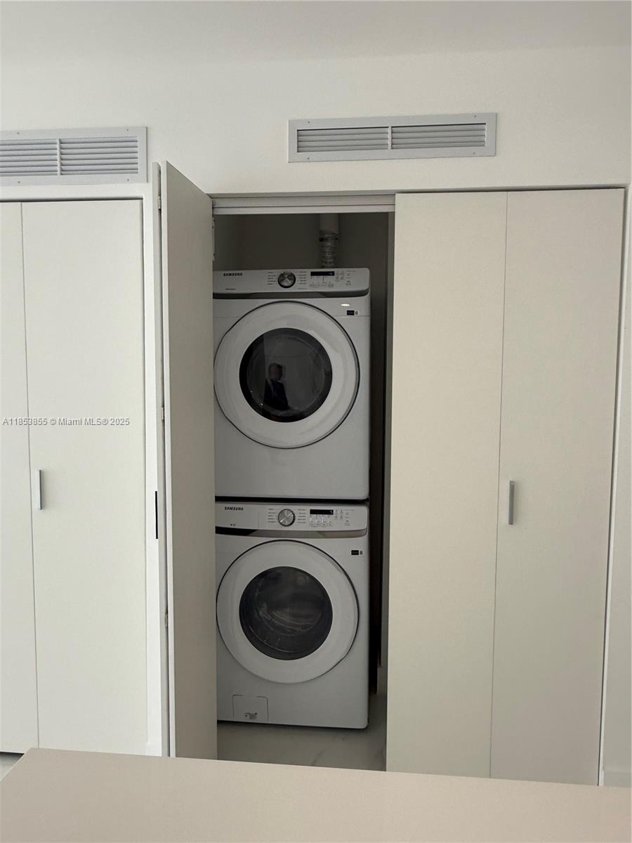 ARIA RESERVE - Residential Lease