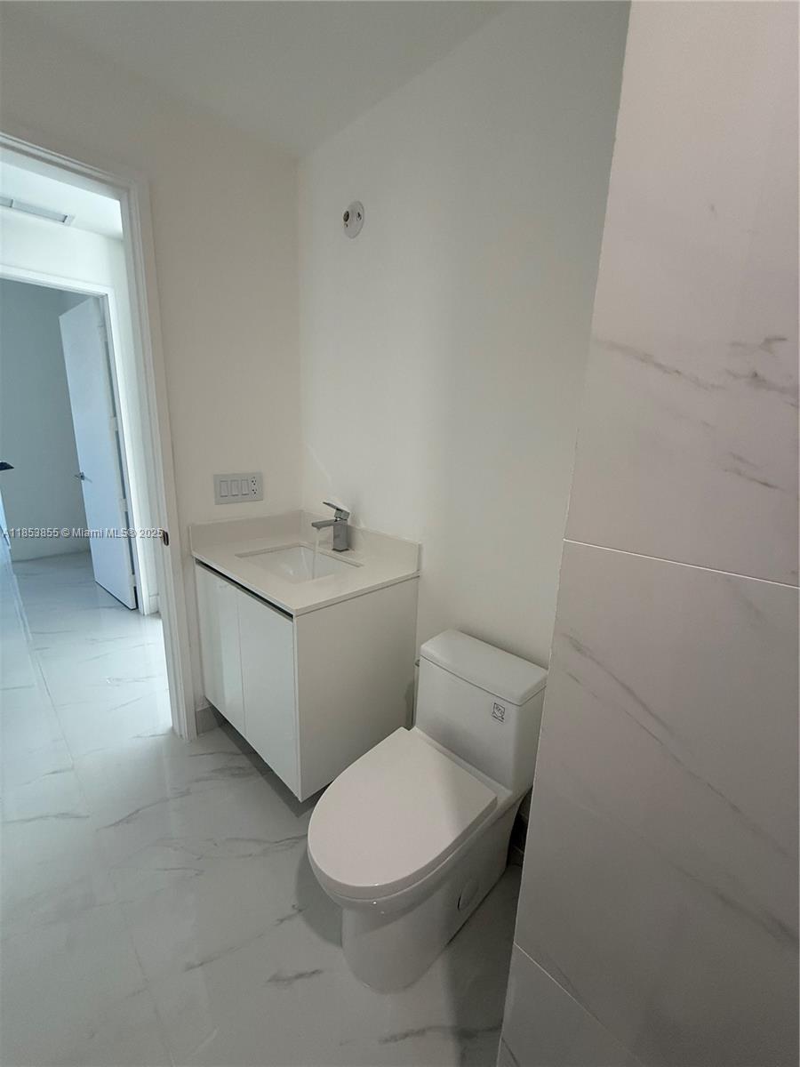 ARIA RESERVE - Residential Lease