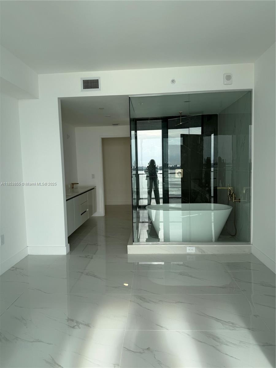 ARIA RESERVE - Residential Lease