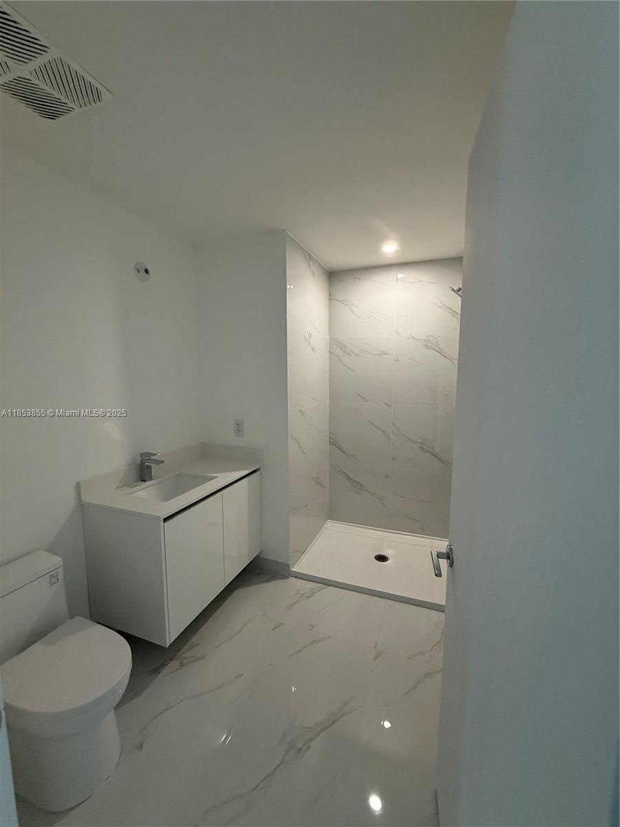 ARIA RESERVE - Residential Lease