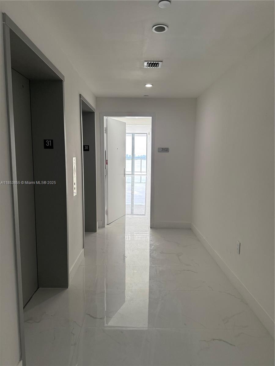 ARIA RESERVE - Residential Lease