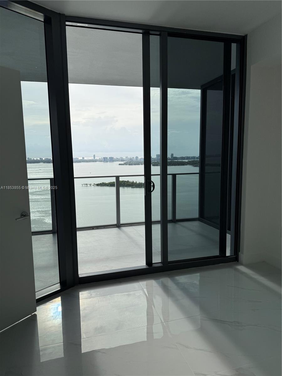 LUXURY APARTMENT WITH STUNNING BAY VIEWS, TOP AMENITIES!
Live in comfort, style, and elegance in this brand-new luxury apartment with breathtaking panoramic views of the bay. Ideal for families or professionals seeking a premium lifestyle. 3 bedrooms, 3 modern bathrooms, open-concept layout, modern kitchen with luxury appliances, bright, elegant living spaces, Enjoy the convenience of a private elevator landing that opens into your own foyer. Condominium amenities: 3 pools, yoga room, fully equipped gym, Sauna, playroom, BBQ area, tennis court, Basketball court, private parking, 24/7 security. Located in a prime area with easy access to shopping, restaurants, and major roads.