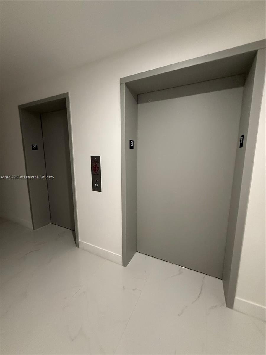 ARIA RESERVE - Residential Lease