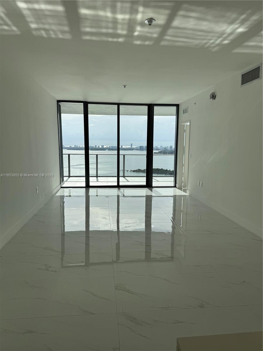 ARIA RESERVE - Residential Lease