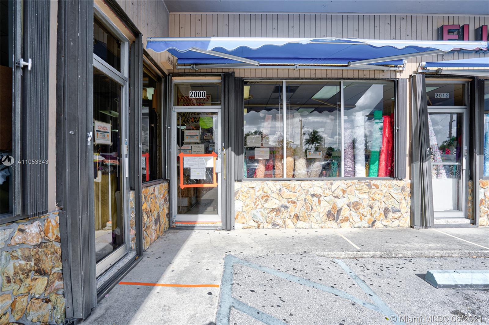 Main image without alt text