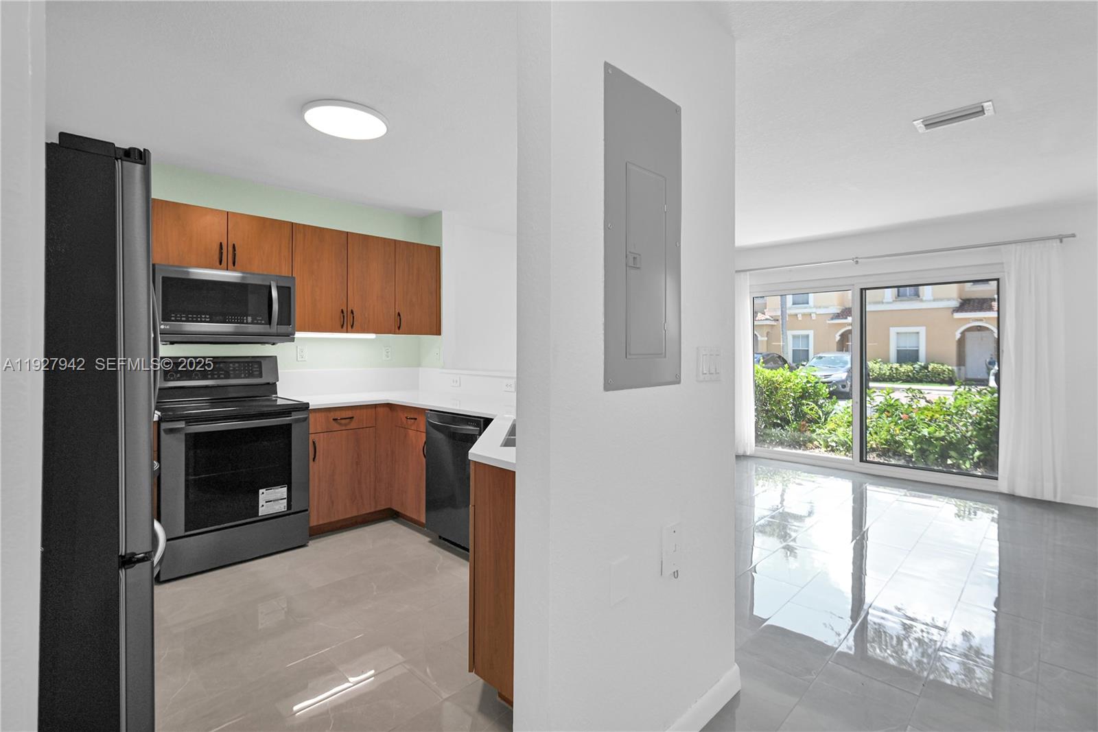 MELROSE POINT CONDO - Residential Lease