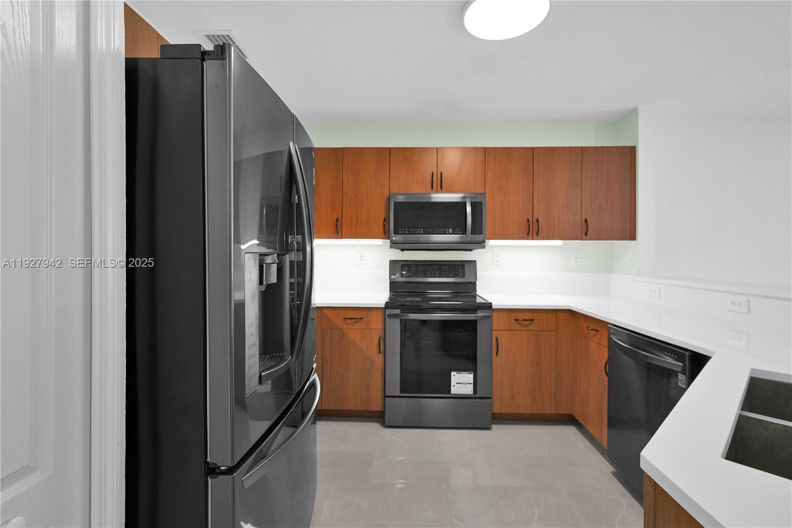 MELROSE POINT CONDO - Residential Lease