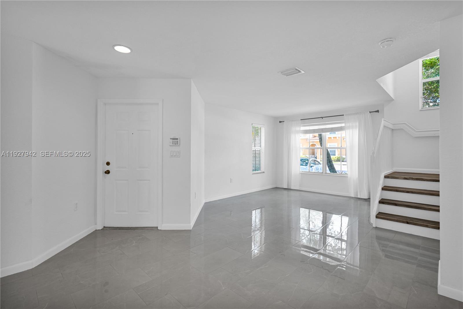 MELROSE POINT CONDO - Residential Lease