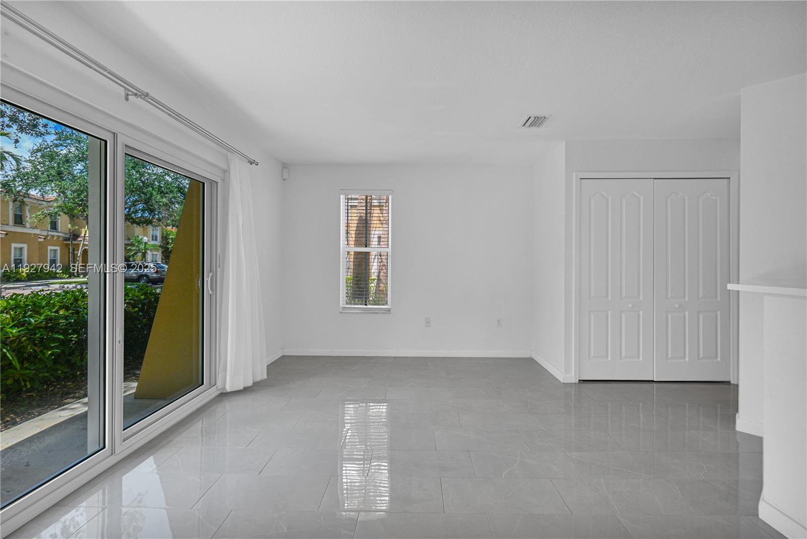 MELROSE POINT CONDO - Residential Lease