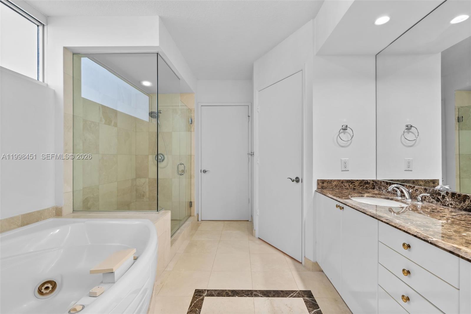 THE PINNACLE CONDO - Residential