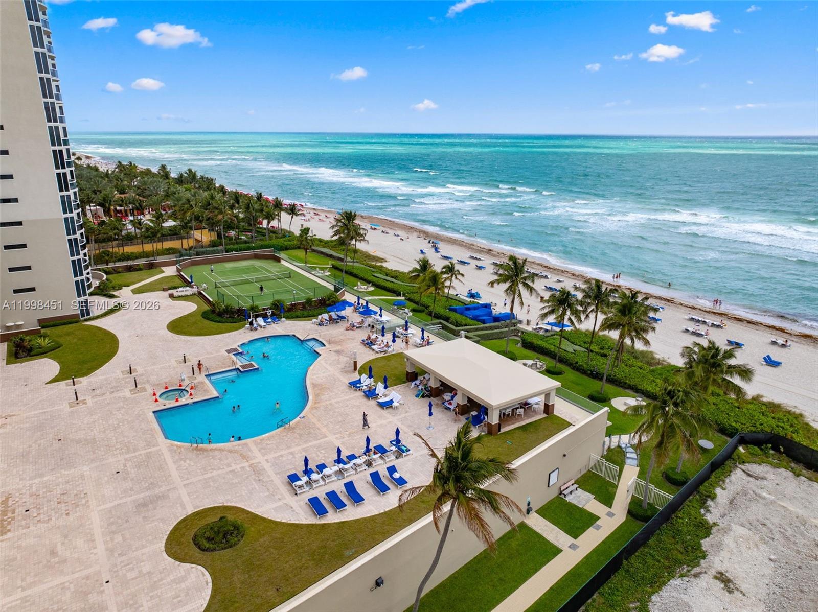 THE PINNACLE CONDO - Residential