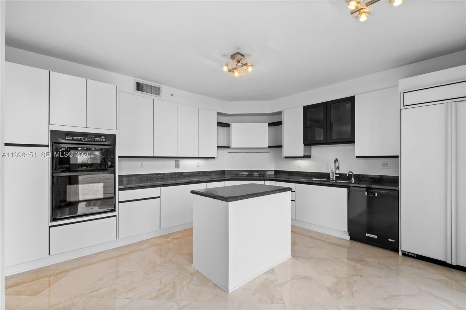 THE PINNACLE CONDO - Residential