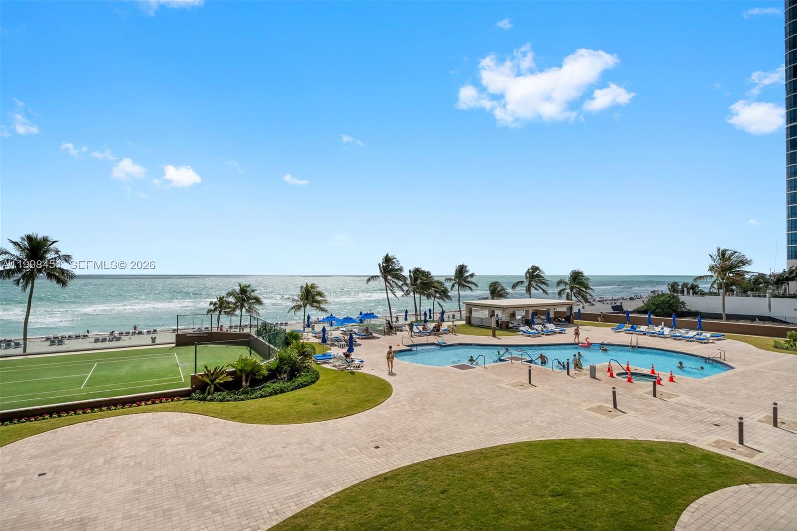 THE PINNACLE CONDO - Residential