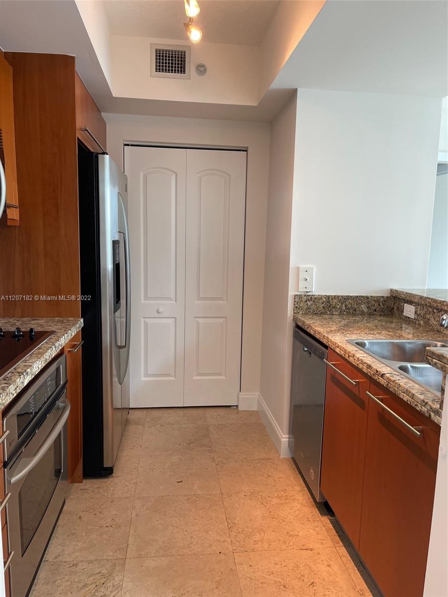 THE COSMOPOLITAN RESIDENC - Residential Lease