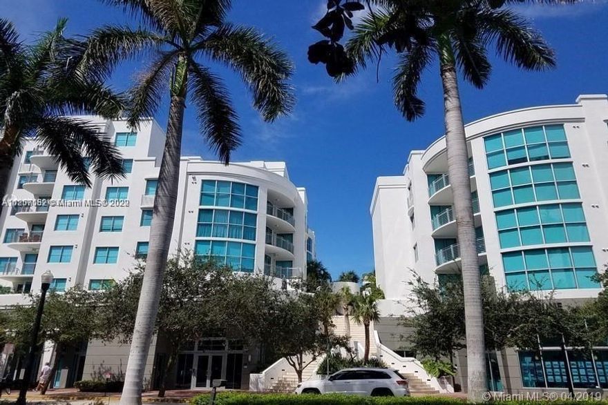 South facing 1br @ The Cosmopolitan with lots of light and open views of South of Fifth. Prime Miami Beach location- walk just a few blocks to the ocean, S. Pointe Park, Miami's top restaurants and much more. The building offers full amenities including 24hr security and front desk, pool, gym, sauna, assigned parking and bike storage. The unit has marble floors, modern kitchen with stainless appliances, new window treatments with blackout shades in the bedroom, built-out closets and washer/dryer. Don't miss out. See Broker's Remarks. Easy to show.