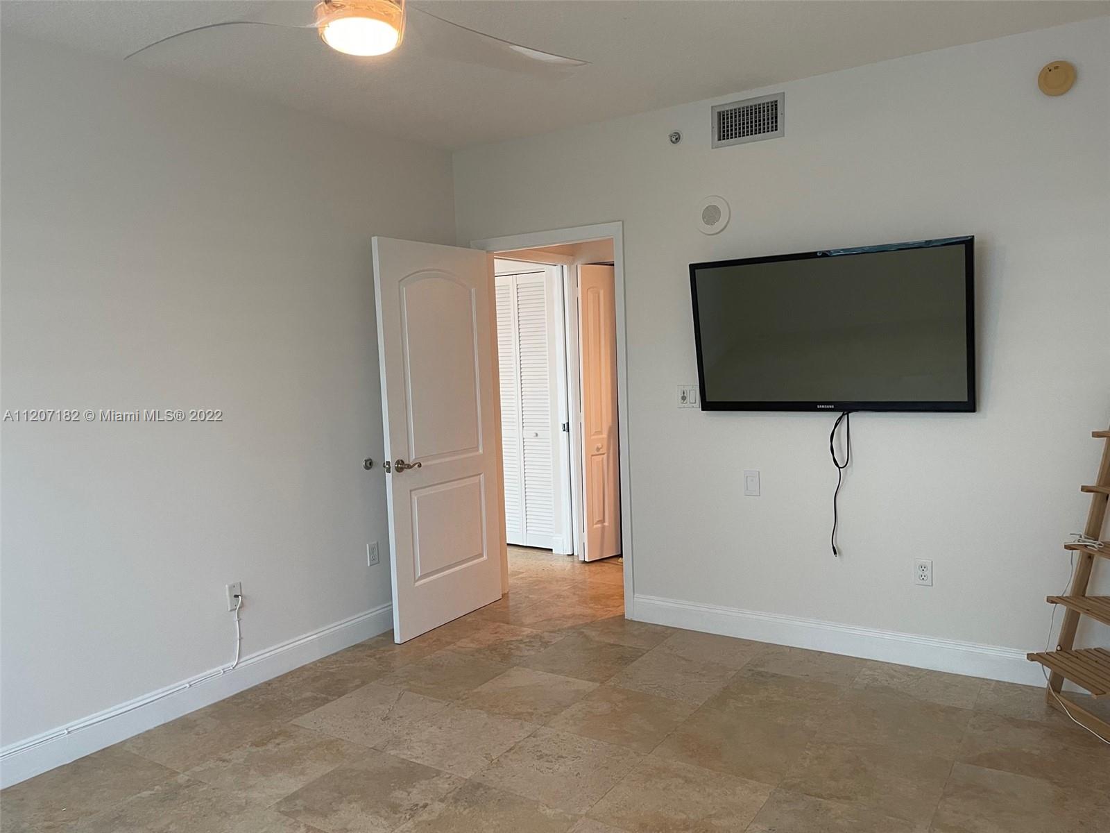 THE COSMOPOLITAN RESIDENC - Residential Lease