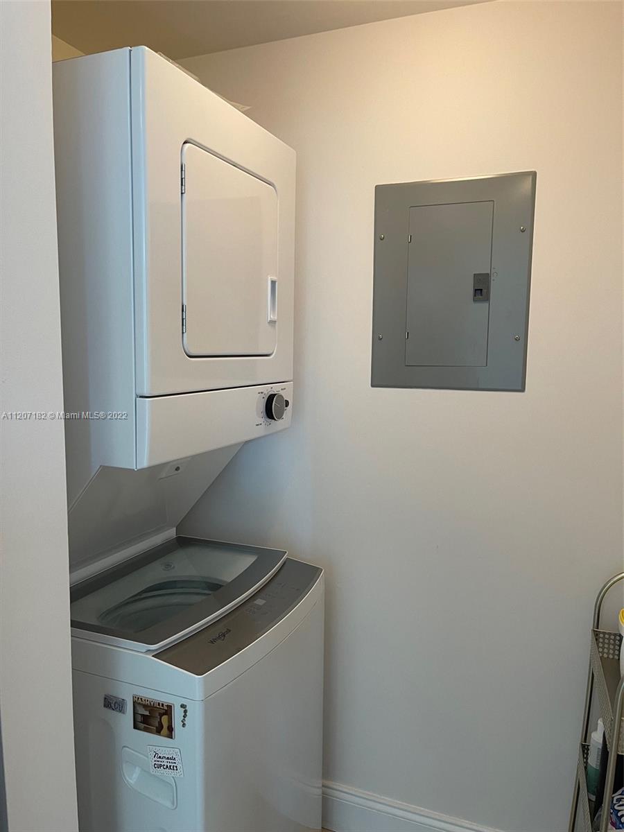THE COSMOPOLITAN RESIDENC - Residential Lease
