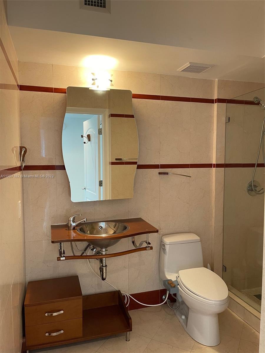 THE COSMOPOLITAN RESIDENC - Residential Lease