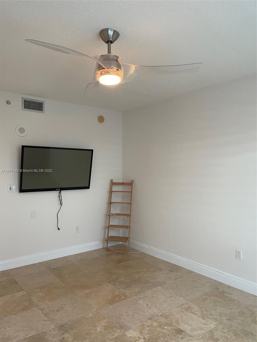THE COSMOPOLITAN RESIDENC - Residential Lease