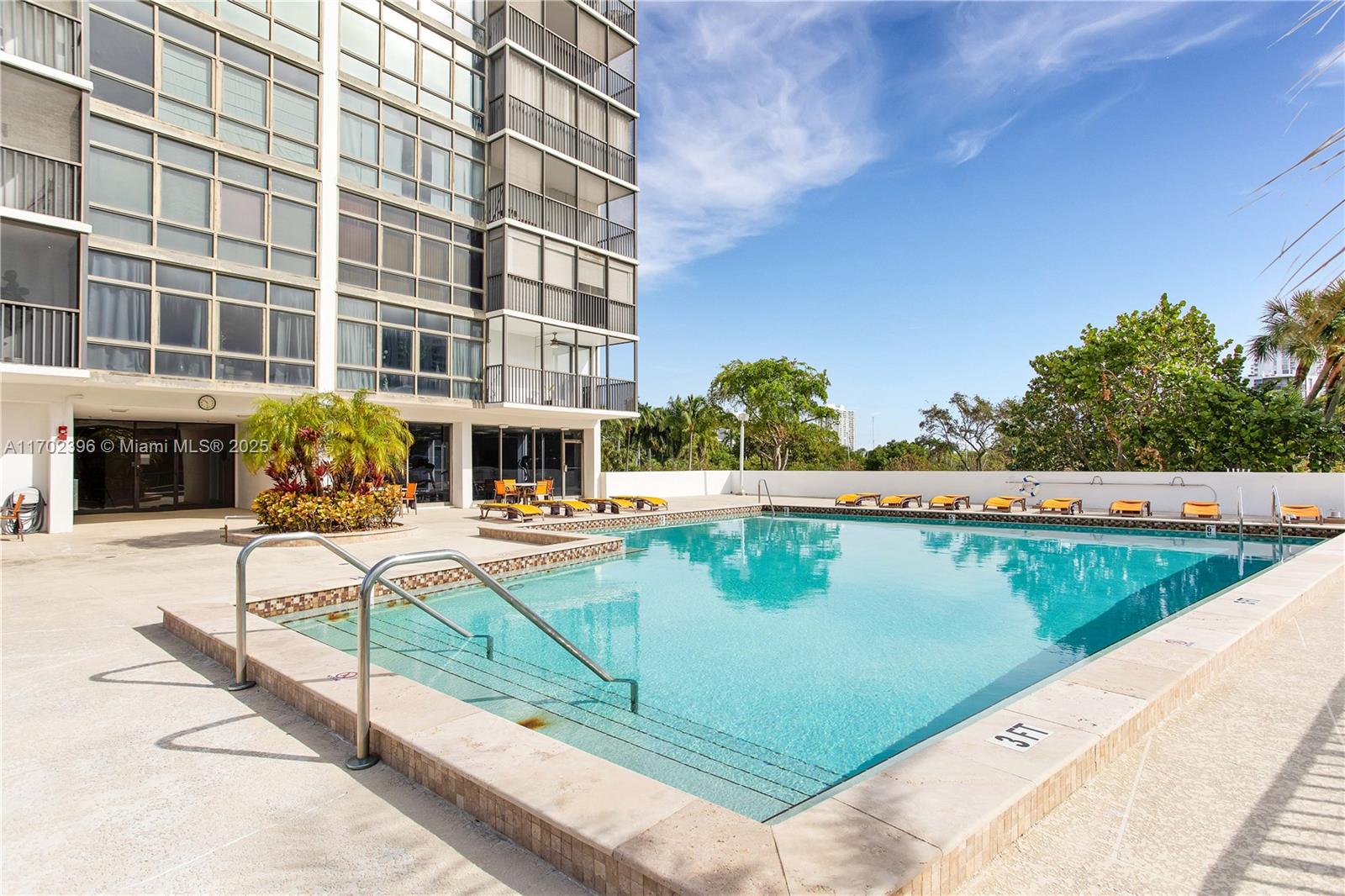 BONAVISTA CONDO - Residential