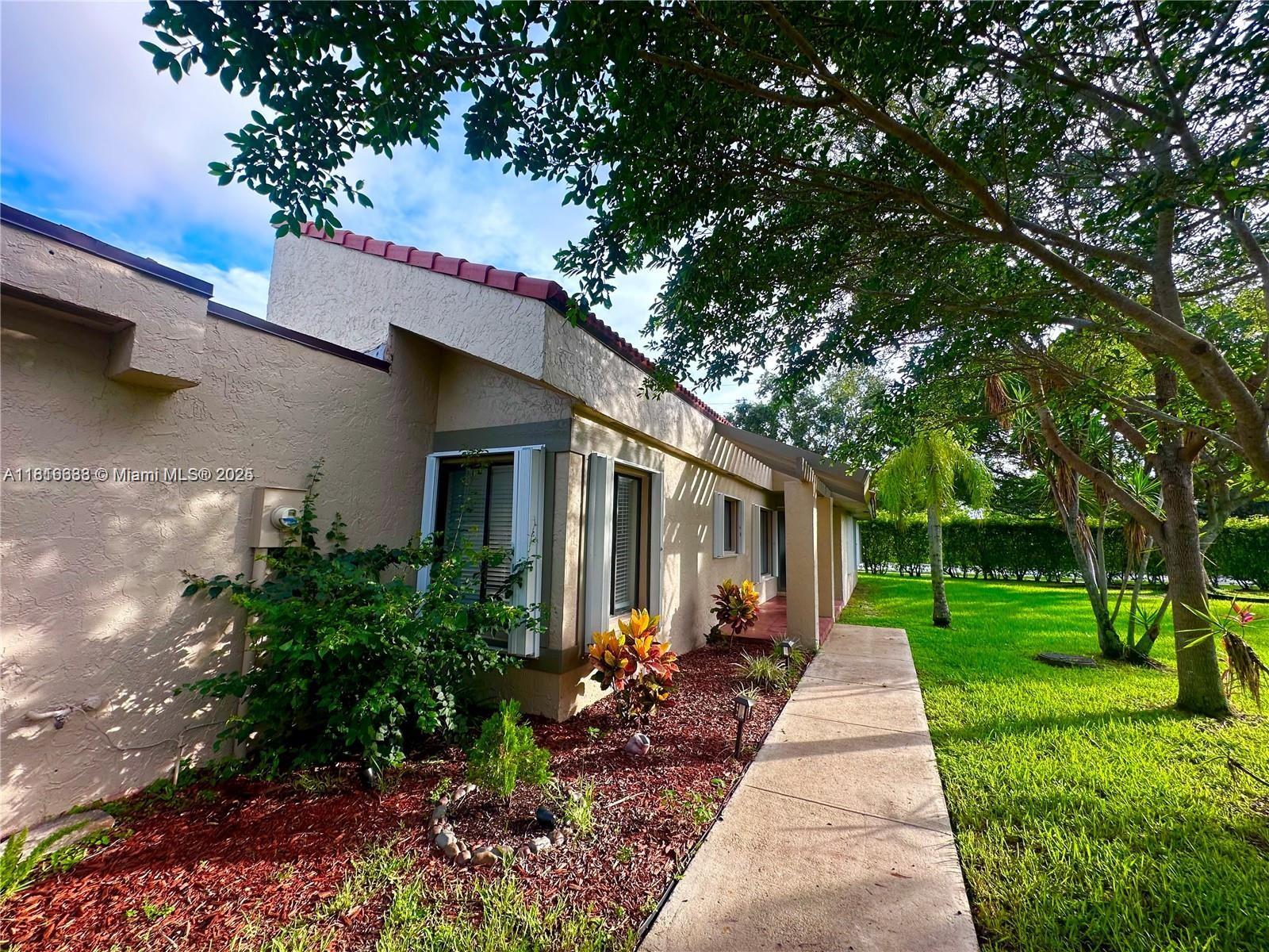 505 Patio Village, Weston, Broward County, Florida - 3 Bedrooms  
2 Bathrooms - 