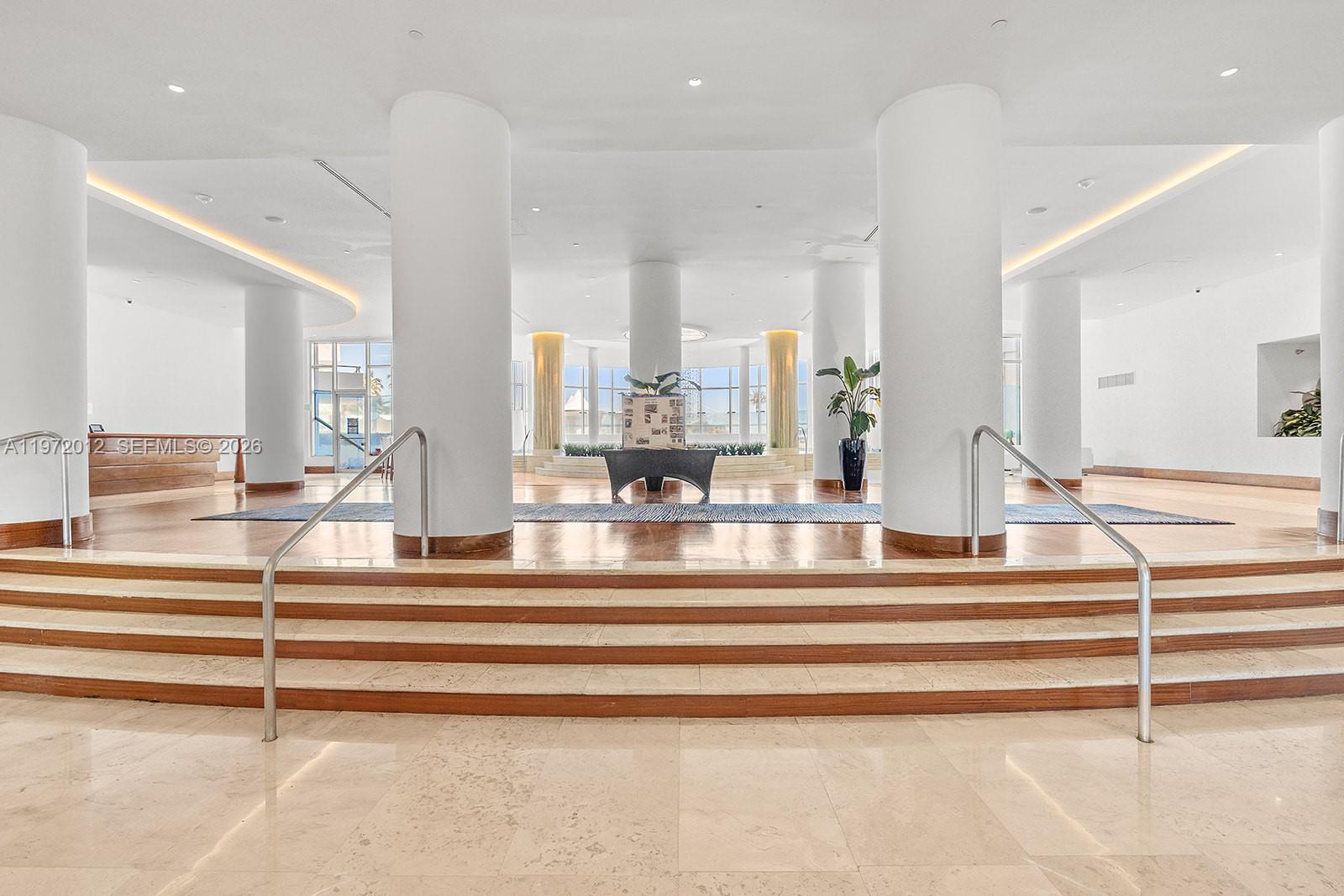 5161 Collins Ave 910