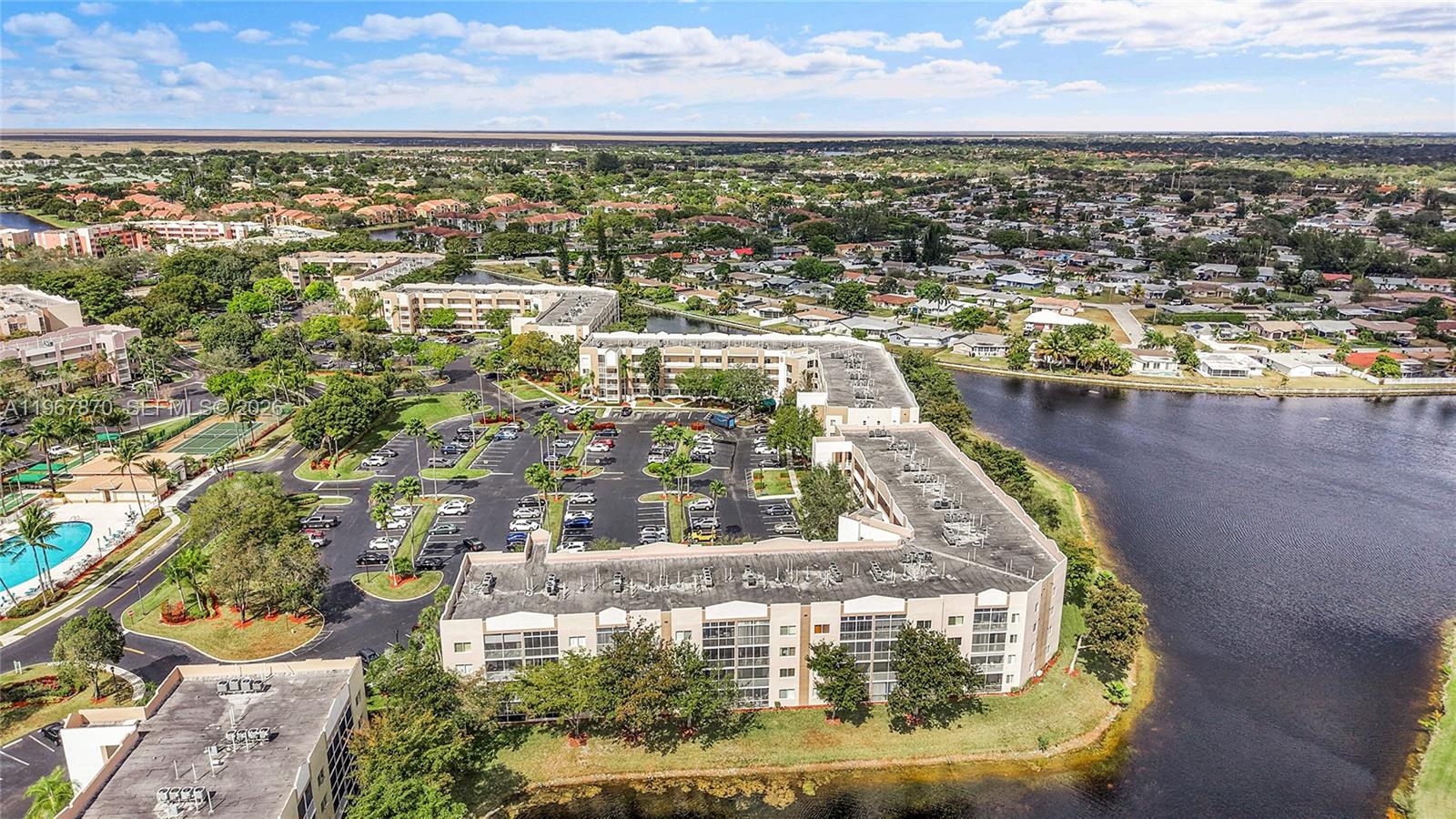 WELDON CONDOMINIUM - Residential