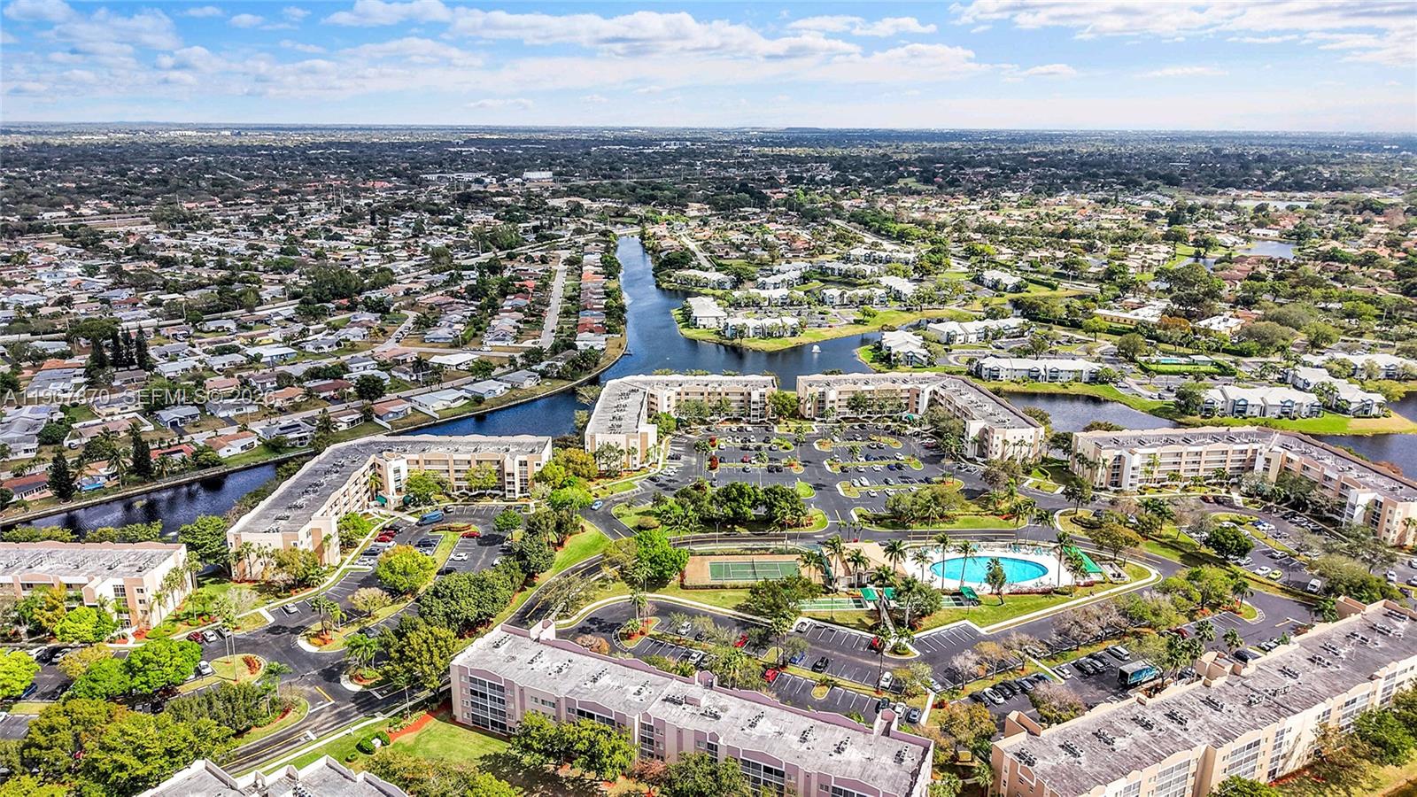 WELDON CONDOMINIUM - Residential