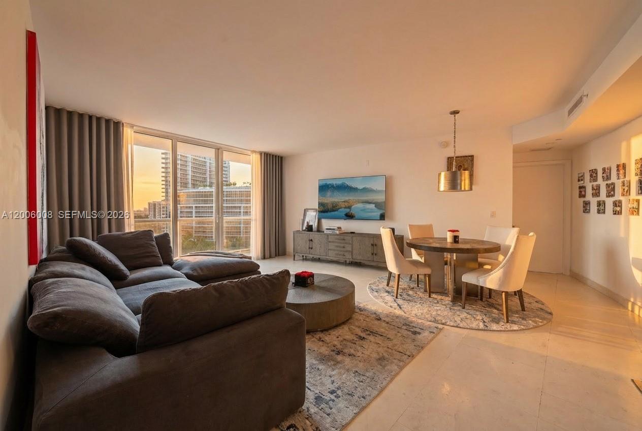 CARBONELL CONDO - Residential