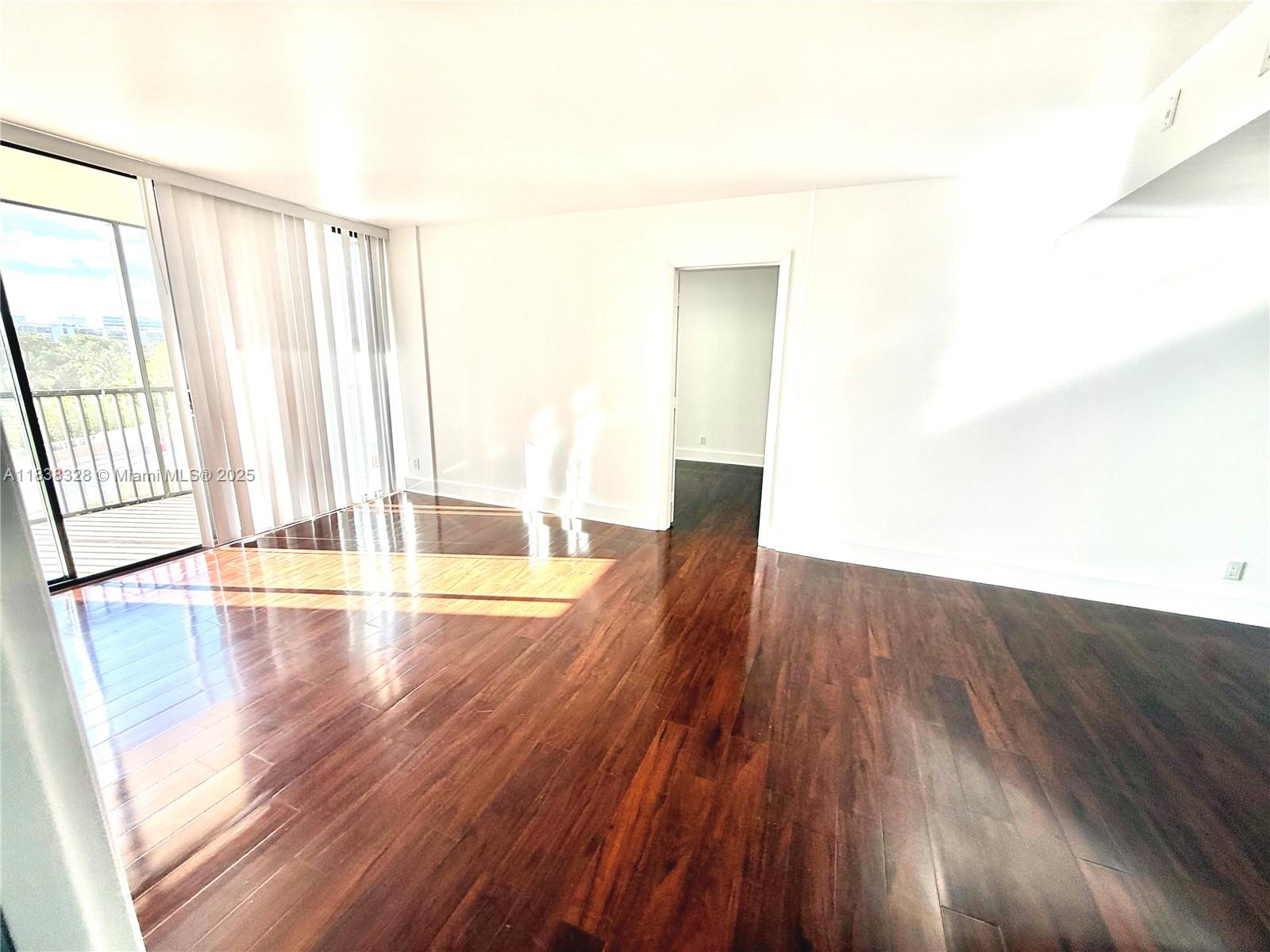 Don’t miss the opportunity to live in the Heart of Aventura!!! Spacious 2 bedrooms and 2 bathrooms. screened-in balcony, and a split-bedroom layout. Building 24-hour security and secured building entrances. Great amenities to enjoy with pool, gym, sauna, and more. Condo offers breathtaking panoramic views to Turnberry golf course. conveniently located to walking distance to Aventura Mall and Tidal Cove Waterpark and minutes from Gulfstream Park & Casino, and the beaches. SCHOOLS A+ Building Passed mandatory 40 years re-certification inspection!!
The unit is vacant and easy to show, please use showing Time.