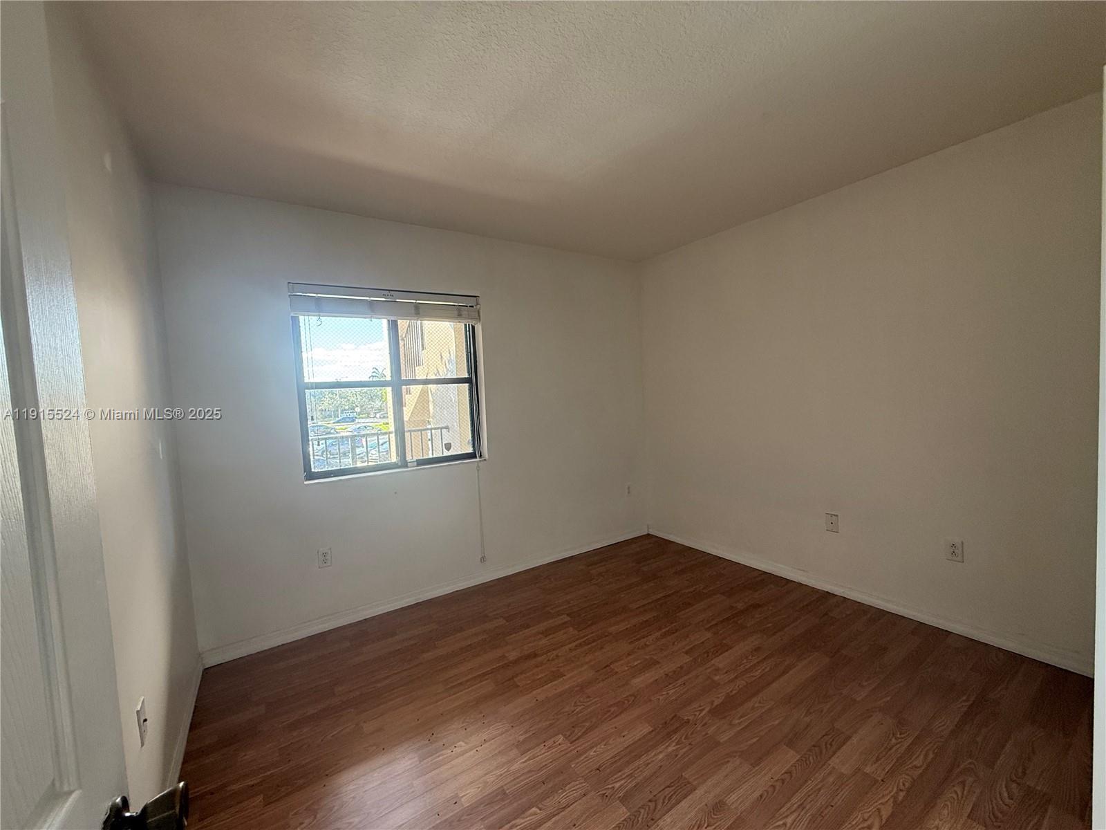 THE COURTS AT BAYSHORE II - Residential